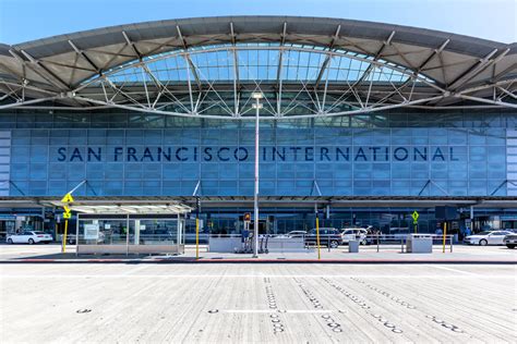 Socal airports. A list of all California airports. Every CA airport has been included. Air travel is a gift of the modern age. Despite all of the hassle involved with flying, airplanes were a game-changing invention. As air transportation has become more popular, even some of the smaller states now have multiple international airports. This list includes some of the top biggest, … 