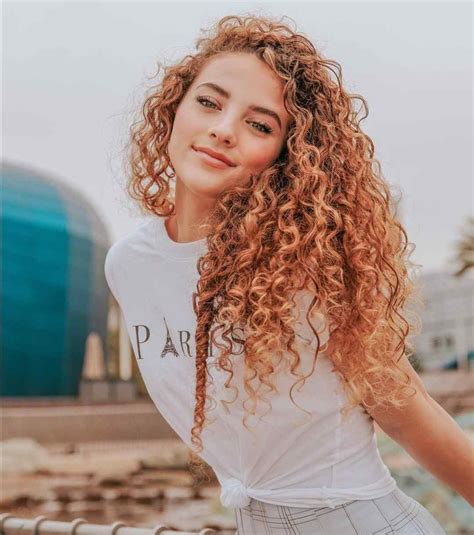 Sofie Dossi Net Worth - How Much Does Sofie Dossi Make?