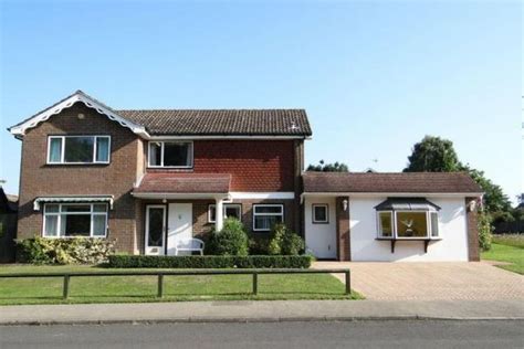 Sold House Prices in Horsham, Grebe Crescent,