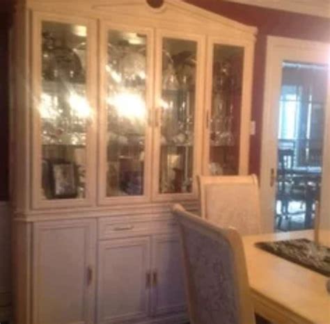 Solid Oak Buffet and hutch - Sault Ste. Marie News