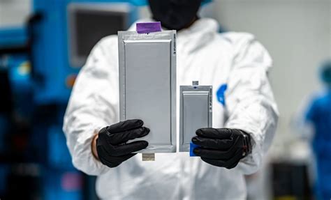 By 2025, Ampcera’s solid-state electrolyte and battery technologies are projected to reach less than 10-minute ultra-fast charge and gravimetric and volumetric energy densities of 450 Wh/kg and 1400 Wh/L, respectively.. 