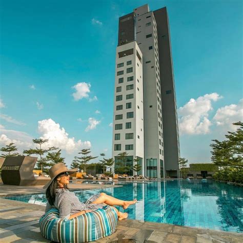 Solo hotel staycation. .  <a href=https://dvizhenie-l.ru/lma2qbr/bauer-fun...