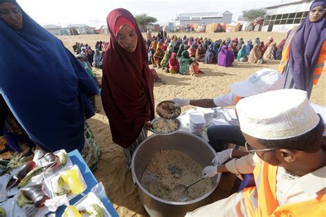 Some in dry Somalia break Ramadan fast with little but water