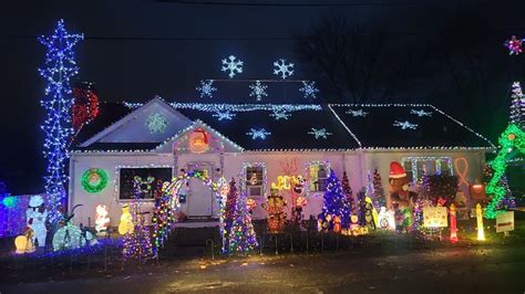 Somerset Christmas light show to help charities, have visit from Santa …