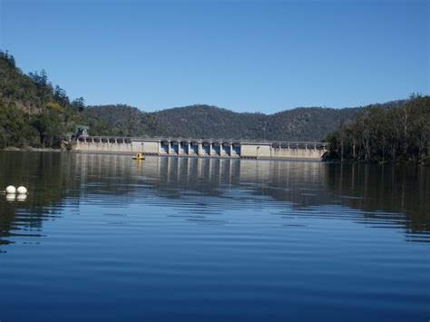 Somerset Dam - Wikipedia