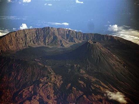 Somma volcano - Wikipedia