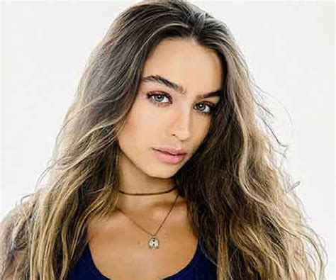 Sommer Ray Biography - The Famous People