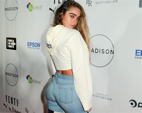 Sommer ray phub. Sommer Ray is an interesting model, not just because she has over 19 million followers, but because she was once a bodybuilder in her teens. In a recent Instagram photo, Sommer showed off her booty, and her fans went crazy. In the picture, Sommer is at the beach, wearing a tiny olive green bikini. The bottom is a thong bikini, and she’s ... 