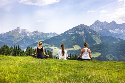 Sommergondeln in Filzmoos Papagenobahn Sommer Berg Yoga