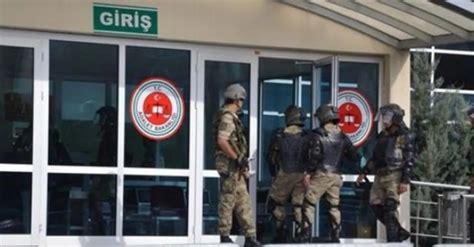 Son dakika Kara Harp Okulu darbe girişimi . 