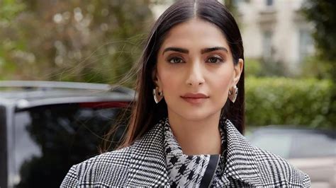 Sonam Kapoor advocates for gender neutral clothes - TFIPOST