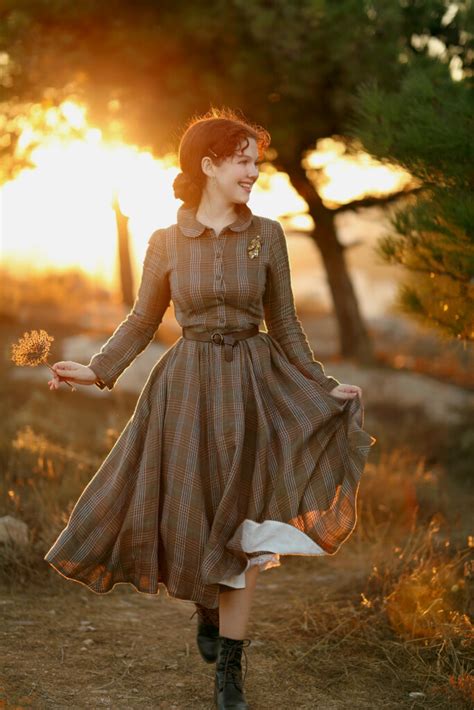 Sondeflor - We are beyond happy to introduce our linen Darcy Dress, inspired by Fitzwilliam Darcy from ‘Pride & Prejudice’. This timeless masterpiece was born from the collaboration between vintage influencer Shirinatra and the sustainable and slow fashion brand Son de Flor. This beautiful dress is a star in a limited capsule …
