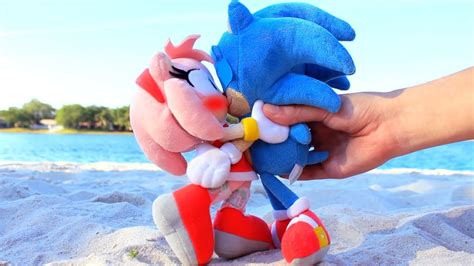 Sonic Plush: SonAmy 3 Chords - Chordify