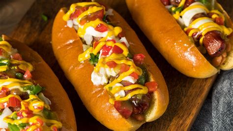 Sonora dog. 30 minutes. 3.15 from 7 votes. Ingredients. 4 slices bacon. 4 turkey hot dogs. 1 tablespoon vegetable oil. 1 cup chopped white onion. 4 güero chiles or banana peppers. 4 hot dog buns. 1 cup cooked pinto … 