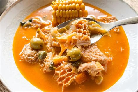 Sopa de mondongo. La sopa de mondongo colombiana es una joya culinaria que no puedes perderte. ESTA SOPA ES UN PLATO TRADICIONAL EN COLOMBIA y es considerada uno de los más de... 