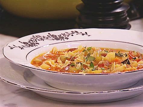 Soppa:  skal  samt hacka löken.