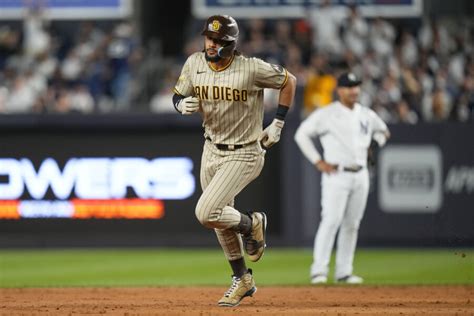 Soto, Tatis Jr hit long home runs, Padres beat Yankees 5-1 in series opener