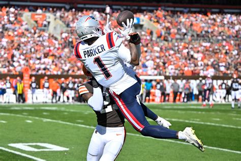 Source: Patriots, WR DeVante Parker agree to reworked 3-year deal