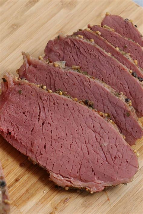 Sous vide corned beef. Be careful not to let the opening of the bag go underwater. Seal the bag. Set the sous vide temperature for how you like your roast beef cooked: Rare 130℉/55℃, Medium Rare 133-135℉/56-57℃, Medium 140℉/60℃, Medium Well 150℉/65℃, Well Done 155℉/68℃ and let the water heat up to that temperature. 
