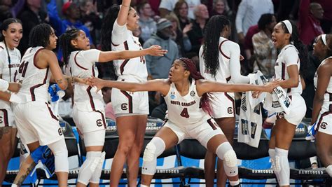 South Carolina advances to Sweet 16 with rout of USF