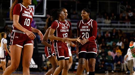 South Carolina still No. 1 in AP women’s basketball poll, Syracuse enters Top 25