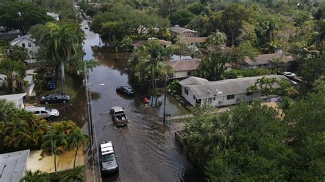 South Floridians mop up, recall fear after historic deluge