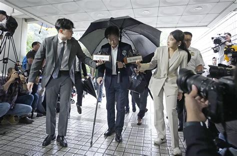 South Korean opposition leader attends court hearing on arrest warrant for alleged corruption