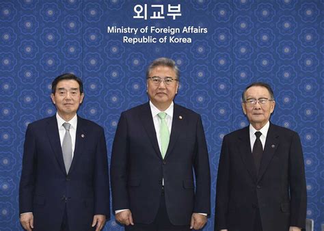 South Korean president urges expanded technology cooperation with Japan