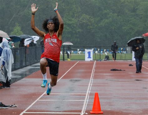 South Shore Twilight Invitational: Ayer-Shirley’s Isabel Bresnahan shines in the rain