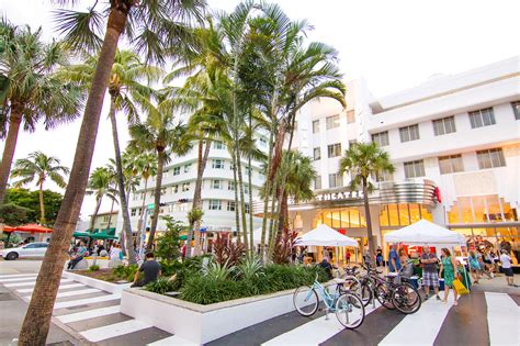South beach lincoln road mall. SushiSamba Dromo. 600 Lincoln Road, Miami Beach, FL. A popular chain of Asian fusion eateries, the SushiSamba experience takes you from Japan to Brazil to Peru and back while … 