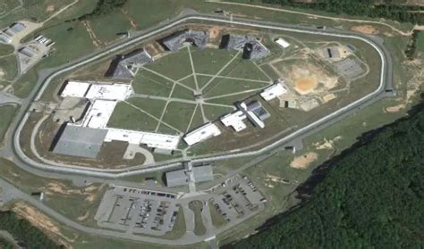 South carolina federal penitentiary. FBOP employees contribute to the safety of our facilities, our communities, and our country. Within these walls, what we do makes a difference. We've built a tailored experience for interested applicants to embark on a fulfilling career where their skills are valued and rewarded. Come join our growing team. 