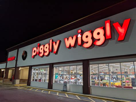 Page 1 of 4. Piggly Wiggly grocery stores serve local communities in South Carolina, Georgia, and New York with fresh meats, produce, exceptional service, and low prices.