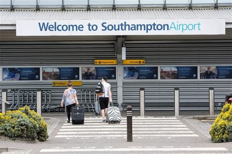 Southampton Airport (SOU/EGHI) Arrivals, Departures