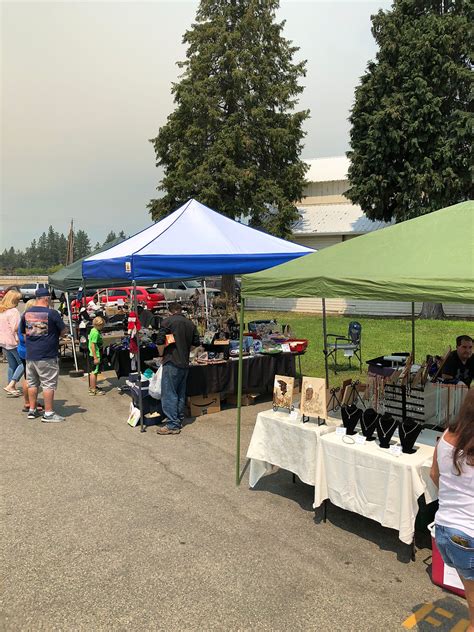 Southern oregon flea market. Connecting residence in the Grants Pass and Medford areas to great local vendors. 
