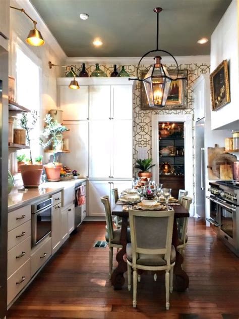 Southern style. Aug 15, 2016 · Southern style can sometimes get a bad rap for being fussy and sentimental, but this project turned that untruth on its head. Traditional Home New Orleans Showhouse. Robert Leleux, cofounder of ... 