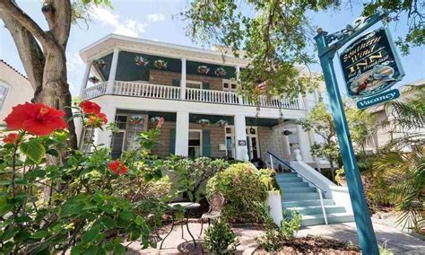 Southern Wind Inn bed and breakfast in St. Augustine, FL has retained its vintage architecture while offering you the comforts of central air, king and queen size beds, cable TV, in-room DVD players, free high-speed Wi-Fi internet access, and private baths.. 