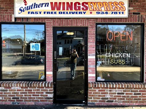 Southern wings express ct. This is the best place to get wings, nachos and whatever that you will fancy. The best place to get some good food at reasonable price 😋 I really like the speed of the delivery and right … 