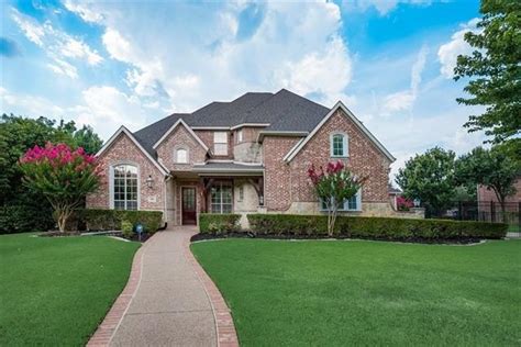 Southlake tx homes for sale. 3,797 Sq Ft. 2213 Cotswold Valley Ct, Southlake, TX 76092. Luxurious two-story home locates in a greenbelt corner lot, next to a pond & water fountain. This stunning house offers 5 bedrooms, 4.5 baths, a study room or office, and a media room. 