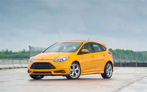 Spécifications Ford Focus S berline 2014 - Guide Auto