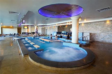 Spa castle carrollton tx. Bath Area & Lounge. 1F | 10AM – 9:30PM. Our female and male locker lounges are furnished with electronically operated lockers & powder room, a relaxing lounge, and wet & dry saunas. 