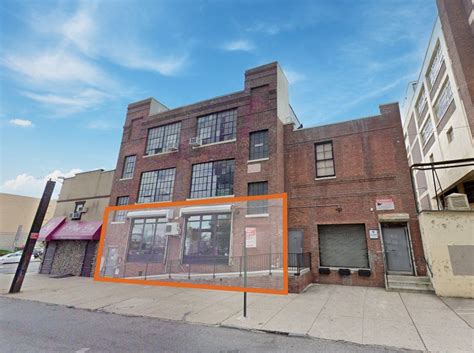 Brooklyn, NY 11232. $37.00 - $38.00 USD/SF/YR. 500-21,000 SF. 13 Spaces Available. 135,000 SF Contiguous. Built 1906. Small format suites (500-10K SF) in Brooklyn's vibrant creative hub along the scenic waterfront of Sunset Park offering flexible offices for a modern workforce. Office, Office/Retail.. Space for rent brooklyn