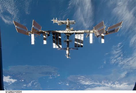Space station spot. The space station passes so quickly through the sky because it orbits the Earth at 17,500 miles per hour. It is visible as a dot because it reflects sunlight, but during the day the sky is too ... 
