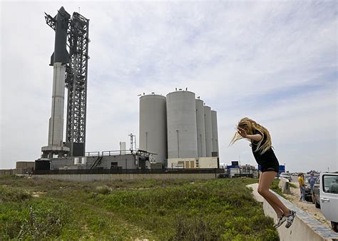 SpaceX calls off 1st launch attempt of giant rocket in Texas