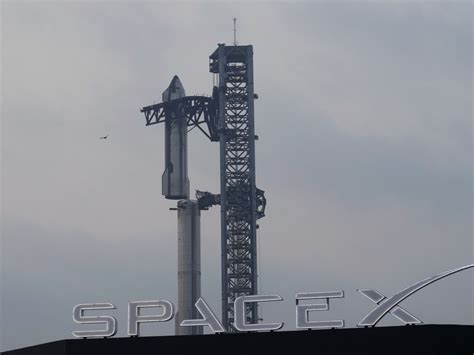 SpaceX launches giant rocket on first test flight
