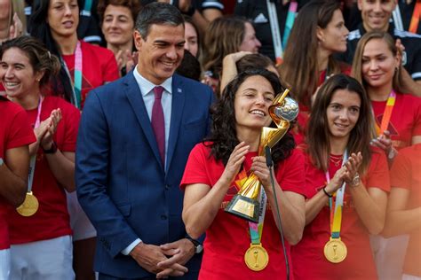 Spain’s acting prime minister calls Women’s World Cup champions an inspiration for youth