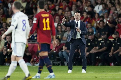 Spain coach De la Fuente able to silence doubters after lackluster start at La Roja’s helm