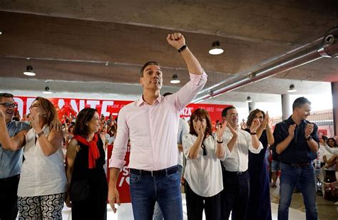 Spain election: Campaigners seek shelter from July heat