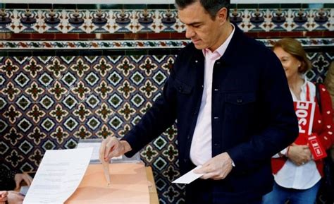 Spain swings right in local and regional elections