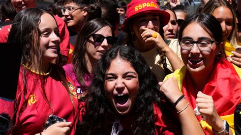 Spaniards back home celebrate La Roja winning Women’s World Cup