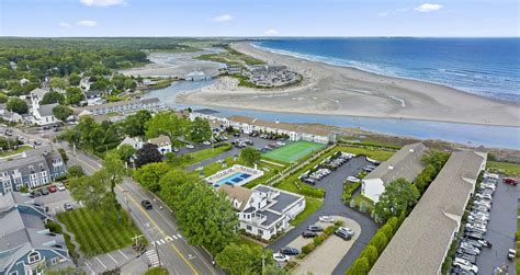Featuring free parking, a tennis court and an outdoor swimming pool, The Sparhawk Oceanfront Resort Ogunquit offers accommodation in the vicinity of Marginal Way. ... Maine Street 430 m (1411 ft) Ogunquit 430 m (1411 ft) Restaurants nearby. Cornerstone 410 m (1345 ft) Candy Zone 270 m (886 ft)